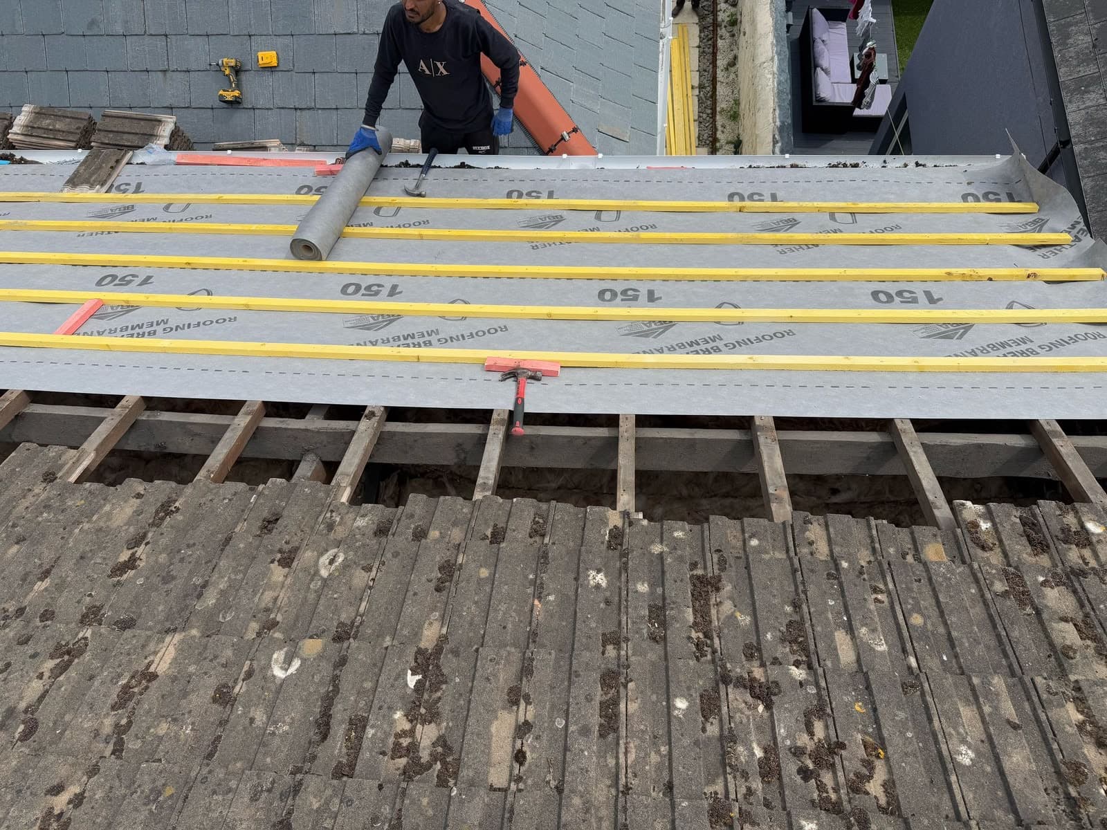 Roof membrane and battens during installation